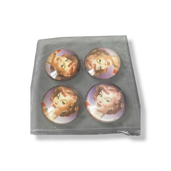 Vintage Pin-Up Girl Magnet Set – Retro Pop Art Fridge Decor (Set of 4) - Picture 3 of 4